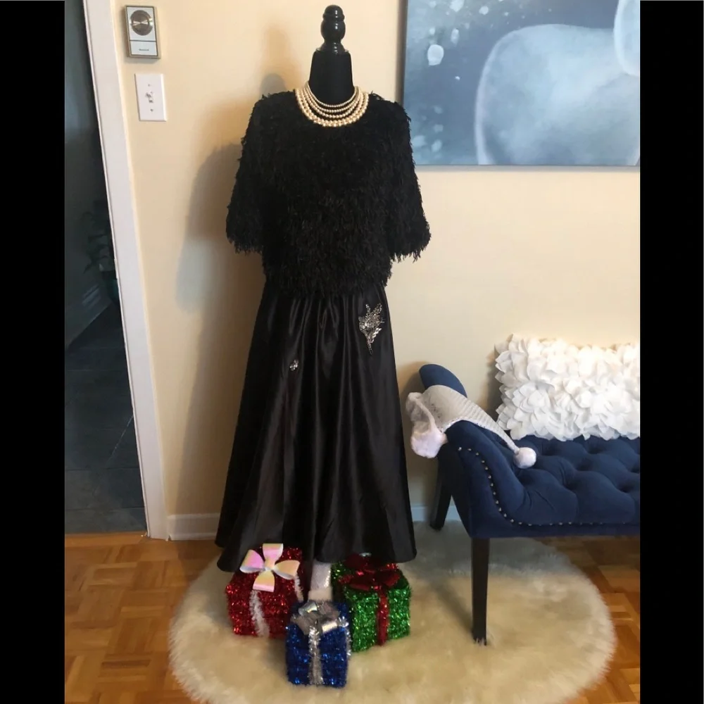IMPERIAL black satin long skirt with crystal decals size medium - Picture 5 of 12